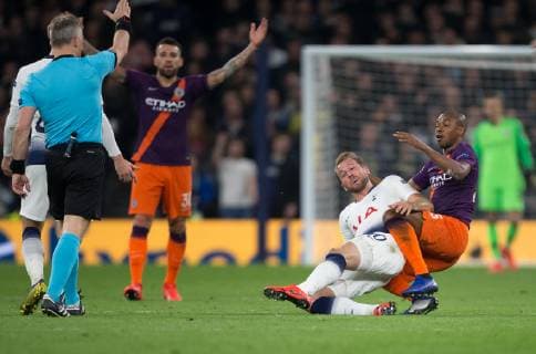 Harry Kane of Spurs pushes Fernandinho of Man City off him during the UEFA Champions League 1st leg match between Tottenham Hotspur and Manchester City at Tottenham Hotspur Stadium, London, England on 9 April 2019. Copyright: xAndyxRowlandx PMI-2743-0005