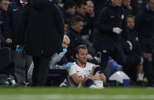 Harry Kane of Tottenham goes off injured during the UEFA Champions League match at the Tottenham Hotspur Stadium, London. Picture date: 9th April 2019. Picture credit should read: Darren Staples Sportimage EDITORIAL USE ONLY. No use with unauthorised audio, video, data, fixture lists, club league logos or live services. Online in-match use limited to 120 images, no video emulation. No use in betting, games or single club league player publications. SPI-0025-0044
