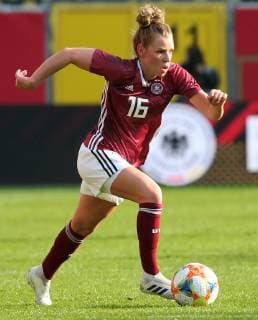 09 04 2019 Germany Paderborn Football international Women Germany vs. Japan Linda Dallmann GER DFB REGULATIONS PROHIBIT ANY USE OF PHOTOGRAPHS AS IMAGE SEQUENCES AND OR QUASI VIDEO According to the DFL Deutsche Fußball Liga it is forbidden to use or have used photos taken in the stadium and or the match in the form of sequence pictures and or video-like photo sequences