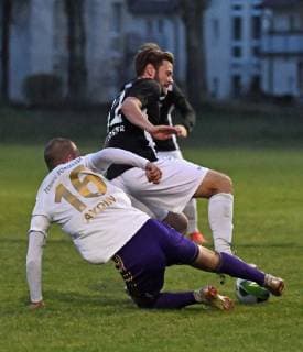 Soccer Men Season 2018 2019 Semifinals at the Berlin AOK Landespokal VSG Altglenicke Tennis Borussia 4 5 penalty shootout 2 2 2 2 2 2 v l Enes Aydin TeBe Tennis Borussia Benjamin Förster VSG Altglienicke 09 04 2019 Copyright: xMatthiasxKochx