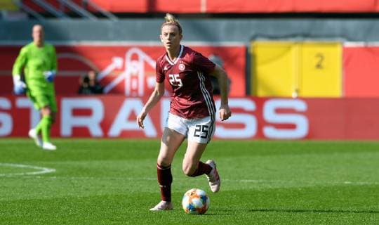 Football Germany Women International match Preparation for World Cup 2019 in France Benteler Arena Paderborn Germany red Japan blue 2 2 Johanna Elsig GER Action single picture DFB REGULATIONS PROHIBIT ANY USE OF PHOTOGRAPHS AS IMAGE SEQUENCES AND OR QUASI VIDEO