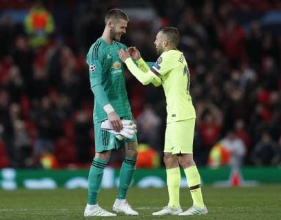 David De Gea of Manchester United ManU hugs Jordi Alba of Barcelona during the UEFA Champions League match at Old Trafford, Manchester. Picture date: 10th April 2019. Picture credit should read: Darren Staples Sportimage EDITORIAL USE ONLY. No use with unauthorised audio, video, data, fixture lists, club league logos or live services. Online in-match use limited to 120 images, no video emulation. No use in betting, games or single club league player publications. SPI-0026-0049