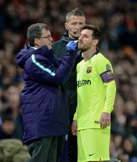 (190411) -- MANCHESTER, April 11, 2019 (Xinhua) -- Barcelona s captain Lionel Messi is treated for an injury during the UEFA Champions League Quarter-Final first leg match between Manchester United ManU and FC Barcelona Barca at Old Trafford in Manchester, Britain on April 10, 2019. Barcelona won 1-0. (Xinhua) FOR EDITORIAL USE ONLY. NOT FOR SALE FOR MARKETING OR ADVERTISING CAMPAIGNS. NO USE WITH UNAUTHORIZED AUDIO, VIDEO, DATA, FIXTURE LISTS, CLUB LEAGUE LOGOS OR LIVE SERVICES. ONLINE IN-MATCH USE LIMITED TO 45 IMAGES, NO VIDEO EMULATION. NO USE IN BETTING, GAMES OR SINGLE CLUB LEAGUE PLAYER PUBLICATIONS. (SP)BRITAIN-MANCHESTER-FOOTBALL-CHAMPIONS LEAGUE-QUARTERFINAL-MAN UNITED VS BARCELONA 
