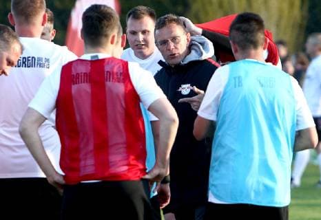 Lützen OT Großgörschen 10 04 2019 Sports field Großgörschen VfB Scharnhorst Großgörschen 1932 e V wins a training session with RB Leipzig trainer Ralf Rangnick In the picture trainer Ralf Rangnick RB Leipzig gives instructions during training