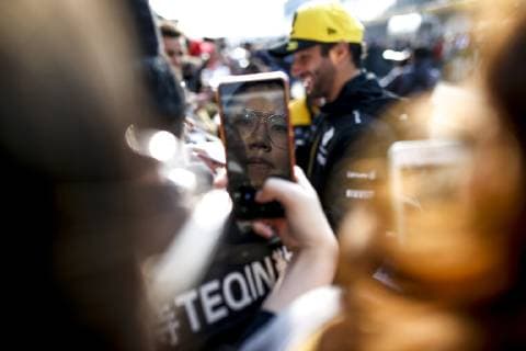Sport Bilder des Tages Motorsports: FIA Formula One World Championship WM Weltmeisterschaft 2019, Grand Prix of China, 3 Daniel Ricciardo (AUS, Renault F1 Team), Shanghai China