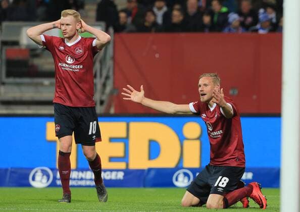 Sport Themen der Woche Sport Bilder des Tages 12.04.2019, 1. Bundesliga, 1.FC Nuernberg vs Schalke 04, Max Morlock Stadion, Fussball, im Bild: Sebastian Kerk ( 1.FC Nuernberg ) und Hanno Behrens ( 1.FC Nuernberg ) nach ungueltiges Tor DFL REGULATIONS PROHIBIT ANY USE OF PHOTOGRAPHS AS IMAGE SEQUENCES AND OR QUASI VIDEO. *** 12 04 2019 1 Bundesliga 1 FC Nuernberg vs Schalke 04 Max Morlock Stadium Soccer Sports in picture Sebastian Kerk 1 FC Nuernberg and Hanno Behrens 1 FC Nuernberg after invalid goal DFL REGULATIONS PROHIBIT ANY USE OF PHOTOGRAPHS AS IMAGE SEQUENCES AND OR QUASI VIDEO