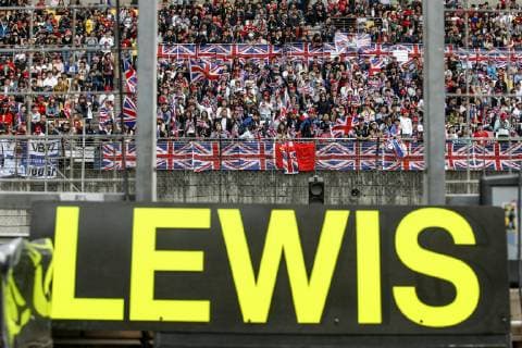 Motorsports: FIA Formula One World Championship WM Weltmeisterschaft 2019, Grand Prix of China, Fans of 44 Lewis Hamilton (GBR, Mercedes AMG Petronas Motorsport), Shanghai China