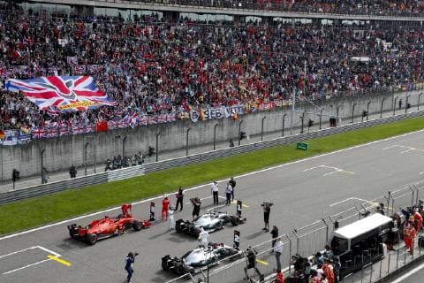 Motorsports: FIA Formula One World Championship WM Weltmeisterschaft 2019, Grand Prix of China, 5 Sebastian Vettel (GER, Scuderia Ferrari Mission Winnow), 77 Valtteri Bottas (FIN, Mercedes AMG Petronas Motorsport), 44 Lewis Hamilton (GBR, Mercedes AMG Petronas Motorsport), Shanghai China
