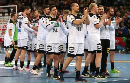 German team thanks the fans after the end of the game at the European Championship qualification match Germany against Poland of the men on 13 04 19 in the Gerry Weber stadium in Halle Westphalia Handball European Championship qualification Germany Poland