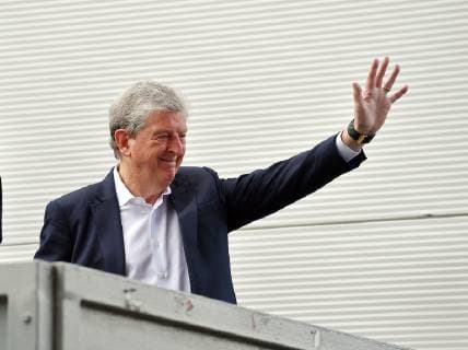 Fußball, Trainerhistorie Crystal Palace von 1905 bis heute Crystal Palace Manager Roy Hodgson arrives before the start of the Premier League match at Selhurst Park, London. Picture date: 14th April 2019. Picture credit should read: Robin Parker Sportimage EDITORIAL USE ONLY. No use with unauthorised audio, video, data, fixture lists, club league logos or live services. Online in-match use limited to 120 images, no video emulation. No use in betting, games or single club league player publications. SPI-0030-0001