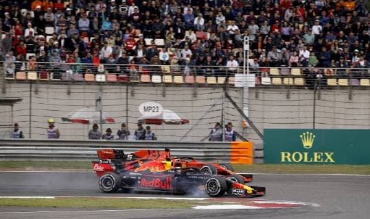 Motorsports: FIA Formula One World Championship WM Weltmeisterschaft 2019, Grand Prix of China, 33 Max Verstappen (NLD, Aston Martin Red Bull Racing), 5 Sebastian Vettel (GER, Scuderia Ferrari Mission Winnow), Shanghai China