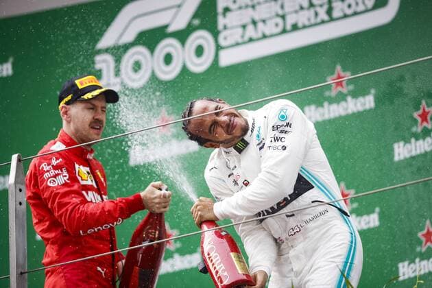 Motorsports: FIA Formula One World Championship WM Weltmeisterschaft 2019, Grand Prix of China, 5 Sebastian Vettel (GER, Scuderia Ferrari Mission Winnow), 44 Lewis Hamilton (GBR, Mercedes AMG Petronas Motorsport), Shanghai China
