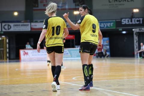 Lena Degenhardt and Isabel Tissekker both Nellingen in conversation TSV Bayer 04 Leverkusen TV Nellingen Handball Women 2 League 14 04 2019 Leverkusen Copyright: xEIBNER Dembinskix EP_eer