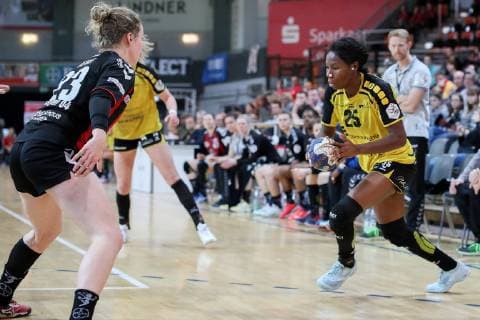 Right Jennifer Issifou TV Nellingen attacking TSV Bayer 04 Leverkusen TV Nellingen Handball Womens 2 League 14 04 2019 Leverkusen Copyright: xEIBNER Dembinskix EP_eer
