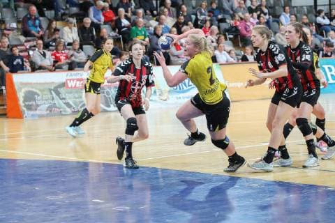 Jump shot by Stefanie Schoeneberg TV Nellingen TSV Bayer 04 Leverkusen TV Nellingen Handball Women 2 League 14 04 2019 Leverkusen Copyright: xEIBNER Dembinskix EP_eer