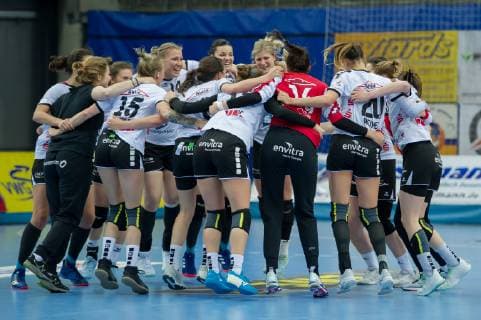 The players of the Neckarsulmer SU NSU cheer on the victory Jubel Lachen Handball Bundesliga Women VfL Oldenburg Neckarsulmer SU xobx