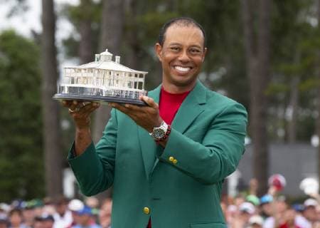 Tiger Woods holds the Masters Trophy wearing his newly won Green Jacket after the final round at the 2019 Masters Tournament at Augusta National Golf Club in Augusta, Georgia, on April 14, 2019. Tiger Woods wins the Masters with a score of 13 under par for his 5th Green Jacket.  AUG20190414919 JOHNxANGELILLO