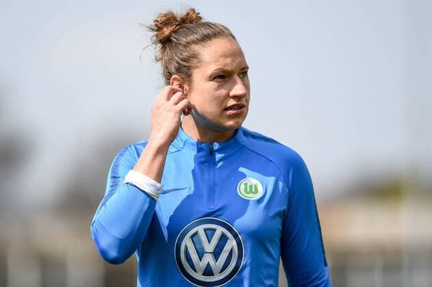 Babett Peter Wolfsburg 8 Portrait Portrait Football Alliance Women Bundesliga Bayer 04 Leverkusen VfL Wolfsburg DFB REGULATIONS PROHIBIT ANY USE OF PHOTOGRAPHS AS IMAGE SEQUENCES AND OR QUASI VIDEO xmhx