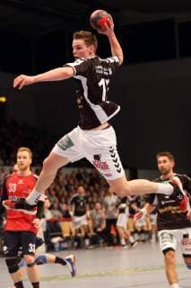 Handball 2 Handball Bundesliga 2018 2019 Handball Sportverein Hamburg vs Wilhelmshavener HV Dominik Axmann Handball Sportverein Hamburg successful goal throw Sporthalle Hamburg Hamburg Hamburg