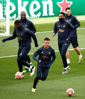 Manchester United ManU s Alexis Sanchez (c), Romelu Lukaku (2-i) and Paul Pogba (L) attend a training session of the team in Barcelona, Catalonia, north eastern Spain, 15 April 2019. Manchester United will face FC Barcelona Barca in an UEFA Champions League quarter final second leg match on 16 April 2019. Manchester United s training sessio !ACHTUNG: NUR REDAKTIONELLE NUTZUNG!  Copyright: xEnricxFontcubertax GRAFCAT7278 20190415-636909596708629357
