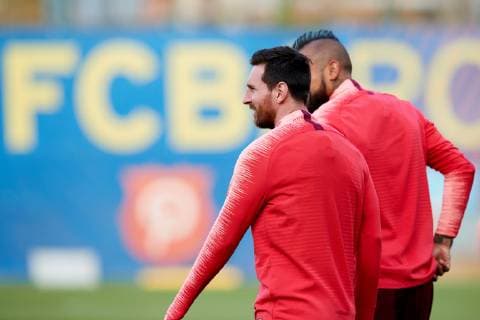 FC Barcelona Barca s Lionel Messi (L) and Arturo Vidal (R) attend a training session in Barcelona, Catalonia, north eastern Spain, 15 April 2019. FC Barcelona will play against Manchester United ManU in an UEFA Champions League quarter final second leg match on 16 April 2019. EPA ALEJANDRO GARCIA FC Barcelona training !ACHTUNG: NUR REDAKTIONELLE NUTZUNG!  Copyright: xAlejandroxGarciax GRAF1862 20190415-636909599231992415