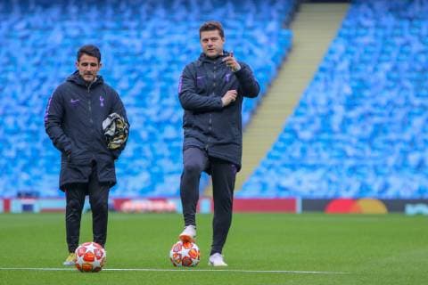 Tottenham Hotspur Training Jesus Perez (assistant coach) l & Mauricio Pochettino (r) of Tottenham Hotspur during training at the Etihad Stadium, Manchester Content Not Available For UK Newspapers Copyright: xStevexMcCormickx FIL-13124-0013