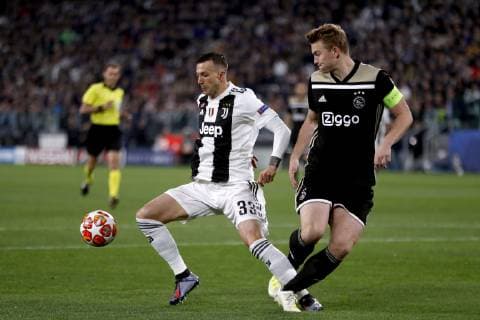 TORINO, Football,16-04-2019, Allianz Stadium . Champions League quarter finals second leg Juventus - Ajax. Juventus player Federico Bernardeschi (L) and Ajax player Matthijs de Ligt (R) during the game Juventus - Ajax . Juventus - Ajax  x3199551x