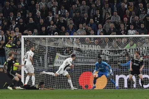 16th April 2019, Allianz Stadium, Turin, Italy; UEFA Champions League football, quarter final 2nd leg, Juventus versus Ajax; Cristiano Ronaldo of Juventus scores the goal for 1-0 for Juventus with a header in the 28th minute past keeper Onana (Ajax)  ActionPlus12124722 PierpaoloxPiciucco