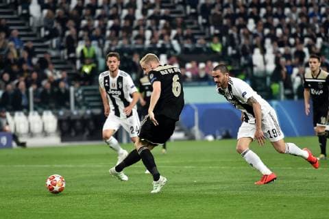 Donny van de Beek of Ajax scores goal of 1-1 during the Uefa Champions League 2018 2019 round of 8 second leg football match between Juventus FC and Ajax Amsterdam at Juventus stadium, Turin, March, 12, 2019 Foto Andrea Staccioli Insidefoto andreaxstaccioli