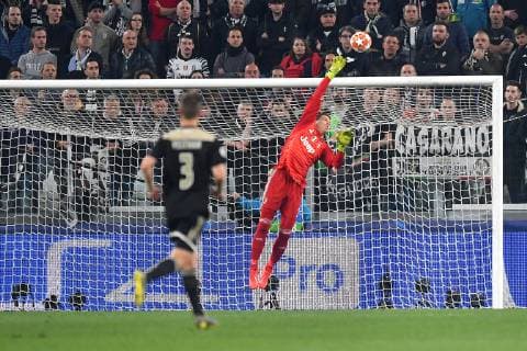 Wojciech Szscesny of Juventus saves a shot during the Uefa Champions League 2018 2019 round of 8 second leg football match between Juventus FC and Ajax Amsterdam at Juventus stadium, Turin, March, 12, 2019 Foto Andrea Staccioli Insidefoto andreaxstaccioli