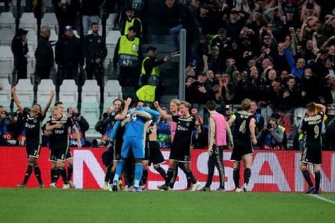 Turin Italy 16 04 2019 UEFA Champions League 2018 19 Season Quarterfinals 2 Round Juventus Turin Ajax Amsterdam Frenkie de Jong Ajax and the team cheer DeFodi541