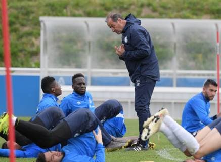 17 04 2019 Soccer GER 1 Bundesliga Season 2018 2019 Training FC Schalke 04 Coach Huub Stevens FC Schalke 04 talking to Breel Embolo Schalke 04 li Team2