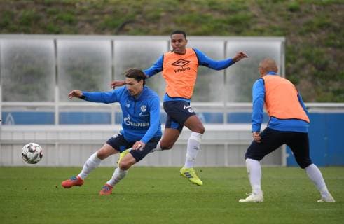 17 04 2019 Soccer GER 1 Bundesliga season 2018 2019 Training FC Schalke 04 v li Benjamin Stambouli Schalke 04 Weston McKennie Schalke 04 Team2