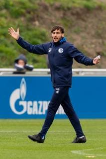 Gelsenkirchen Germany 17 04 2019 Training FC Schalke 04 Co Coach Matthias Kreutzer S04 gesticulated gesticulation DeFodi053