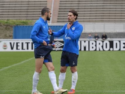 17 04 2019 Football GER 1 Bundesliga Season 2018 2019 Training FC Schalke 04 v li Nabil Bentaleb Schalke 04 Benjamin Stambouli Schalke 04 Team2