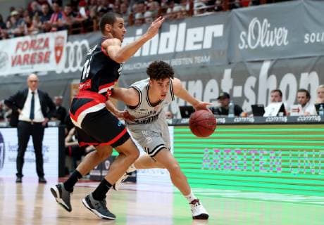 Germany Würzburg s Oliver Arena 17 04 2019 Basketball Fiba Europe Cup s Oliver Wuerzburg Pallacanestro Varese Picture v l JEAN SALUMU Pallacanestro Varese 10 and Joshua Obiesie s Oliver Würzburg 3 Copyright: HMBxMedia xHeikoxBecker