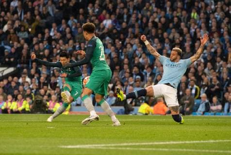 Manchester City v Tottenham Hotspur UEFA Champions League Son Heung-Min of Tottenham Hotspur (left) scores his team s 2nd goal to make it 2-1 during the second leg of the UEFA Champions League quarter-final match at the Etihad Stadium, Manchester Content Not Available For UK Newspapers Copyright: xRussellxHartx FIL-13127-0005