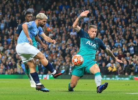 17th April 2019, Etihad Stadium, Manchester, England; UEFA Champions League football, quarter final 2nd leg, Manchester City versus Tottenham Hotspur; Toby Alderweireld of Tottenham Hotspur blocks a shot from Sergio Aguero of Manchester City  ActionPlus12124990 DavidxBlunsden
