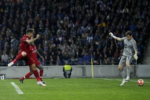 (L-R) Roberto Firmino of Liverpool FC, Sadio Mane of Liverpool FC, FC Porto goalkeeper Iker Casillas 1-3 during the UEFA Champions League quarter final match between FC Porto and Liverpool FC at Estadio do Dragao on April 17, 2019 in Porto, Portugal UEFA Champions League 2018 2019 xVIxVIxImagesx xMauricexvanxSteenxIVx 14222237
