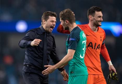 Spurs Manager Mauricio Pochettino with Ben Davies & Goalkeeper Hugo Lloris of Spurs at full time during the UEFA Champions League QF 2nd leg match between Manchester City and Tottenham Hotspur at the Etihad Stadium, Manchester, England on 17 April 2019. Copyright: xAndyxRowlandx PMI-2761-0015