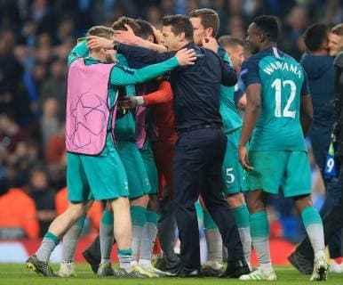 17th April 2019, Etihad Stadium, Manchester, England; UEFA Champions League football, quarter final 2nd leg, Manchester City versus Tottenham Hotspur; Tottenham Hotspur manager Mauricio Pochettino celebrates with his players after the final whistle  ActionPlus12125030 DavidxBlunsden