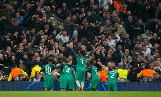 Manchester City v Tottenham Hotspur UEFA Champions League Tottenham Hotspur players and fans celebrate after Fernando Llorente made it 4-3 in Manchester City s favour during the second leg of the UEFA Champions League quarter-final match at the Etihad Stadium, Manchester Content Not Available For UK Newspapers Copyright: xRussellxHartx FIL-13127-0067