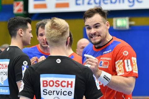 Benjamin Meschke HBW Balingen Weilstetten re retired at referee team EHV Aue vs. HBW Balingen Weilstetten 18 04 2019 2 Handball Bundesliga EHV Aue vs. HBW Balingen Handball 2 Bundesliga 18 04 2019 Loessnitz Copyright: xEIBNER BertxHarzerx EP_BHR