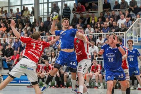 Niklas Weller Hamburg 13 and h41 block the attack of Ian Hueter Dormagen 14 right Carl Loefstroem Dormagen 13 at the game TSV Bayer Dorrmagen vs HSV Hamburg Handball 2 Bundesliga 18 04 2019 TSV Bayer Dorrmagen vs HSV Hamburg Handball 2 Bundesliga 18 04 2019 Dormagen Copyright: xEIBNER MarioxHommesx EP_MHS