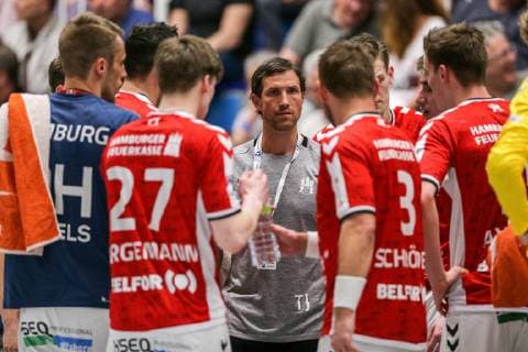 Coach Torsten Jansen Hamburg between his players in the game TSV Bayer Dorrmagen vs HSV Hamburg Handball 2 Bundesliga 18 04 2019 TSV Bayer Dorrmagen vs HSV Hamburg Handball 2 Bundesliga 18 04 2019 Dormagen Copyright: xEIBNER MarioxHommesx EP_MHS