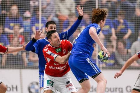 v left in the duel Blazenko Lackovic Hamburg 6 and Lukas Stutzke Dormagen 39 at the game TSV Bayer Dorrmagen vs HSV Hamburg Handball 2 Bundesliga 18 04 2019 TSV Bayer Dorrmagen vs HSV Hamburg Handball 2 Bundesliga 18 04 2019 Dormagen Copyright: xEIBNER MarioxHommesx EP_MHS