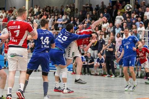 Patrick Hueter Dormagen 25 tries to block Philipp Bauer Hamburg 22s litter Dominik Vogt Hamburg 41 Ian Hueter Dormagen 14 and Daniel Eggert Dormagen 9 watch TSV Bayer Dorrmagen vs HSV Hamburg Handball 2 Bundesliga 18 04 2019 TSV Bayer Dorrmagen vs HSV Hamburg Handball 2 Bundesliga 18 04 2019 Dormagen Copyright: xEIBNER MarioxHommesx EP_MHS