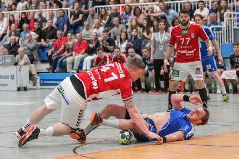 v left in the duel Dominik Vogt Hamburg 41 and Carl Loefstroem Dormagen 13 right Kevin Herbst Hamburg 77 at the game TSV Bayer Dorrmagen vs HSV Hamburg Handball 2 Bundesliga 18 04 2019 TSV Bayer Dorrmagen vs HSV Hamburg Handball 2 Bundesliga 18 04 2019 Dormagen Copyright: xEIBNER MarioxHommesx EP_MHS