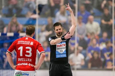 Niklas Weller Hamburg 13 receives a 2 minute penalty at the game TSV Bayer Dorrmagen vs HSV Hamburg Handball 2 Bundesliga 18 04 2019 TSV Bayer Dorrmagen vs HSV Hamburg Handball 2 Bundesliga 18 04 2019 Dormagen Copyright: xEIBNER MarioxHommesx EP_MHS