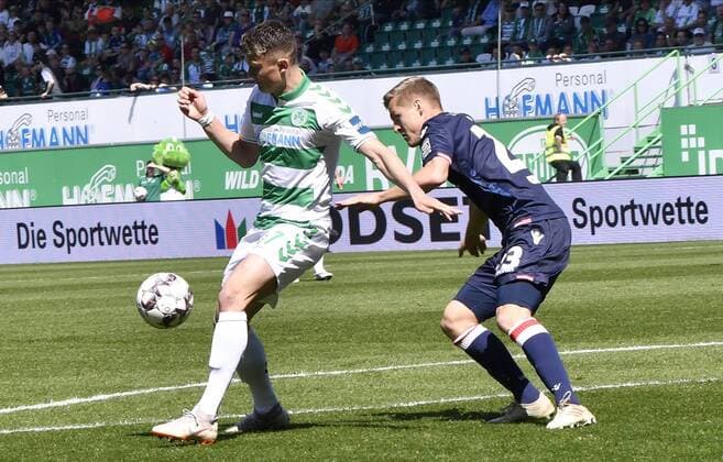 0 04 2019 Football Season 2018 2019 2 Football Bundesliga 30 Matchday SpVgg Greuther Fürth Kleeblatt 1 FC Union Berlin Eisern Union DFL regulations prohibit any use of photographs as image sequences and or quasi video Fabian Reese 17 SpVgg Greuther Fürth Felix Kroos 23 1 FC Union Berlin